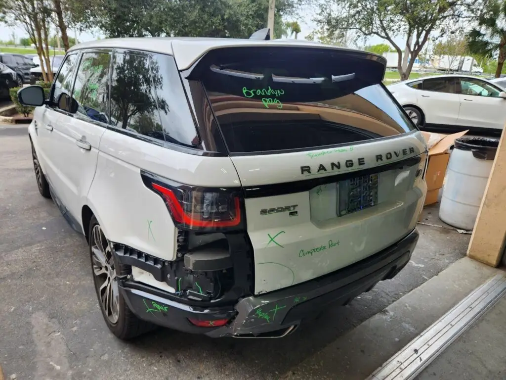 Detailed assessment of structural and cosmetic impact during a diminished value appraisal in Miami for this Land Rover Range Rover involved in rear-end collisions.