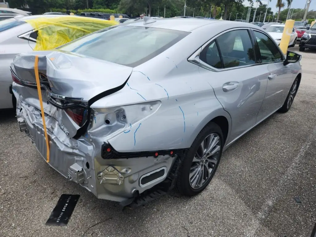 Documenting the market impact of rear-end collision repairs on a silver 2021 Lexus ES 350 for a diminished value appraisal Tallahassee.